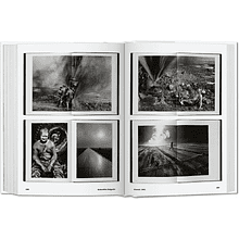 Книга на английском языке "Photo Icons. 50 Landmark Photographs and Their Stories" 